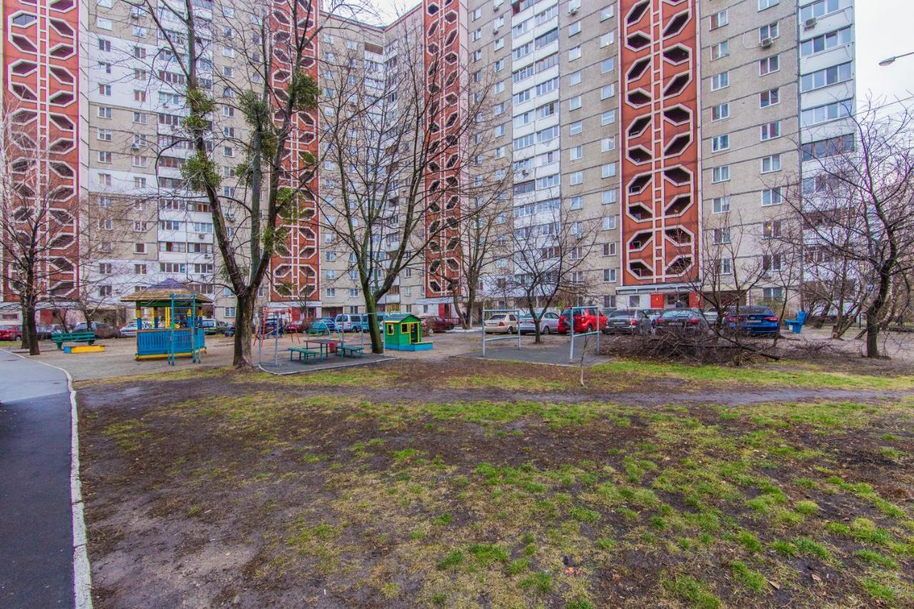 Уютная, Просторная Видовая Трехкомнатная Квартира Возле Метро Академгородок На 6 Мест Kijev Kültér fotó