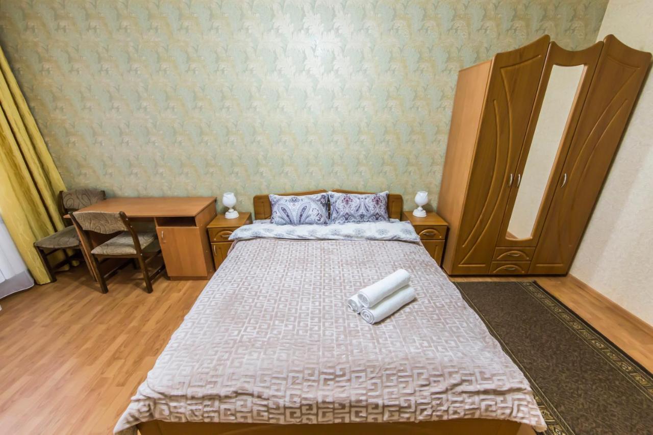Уютная, Просторная Видовая Трехкомнатная Квартира Возле Метро Академгородок На 6 Мест Kijev Kültér fotó